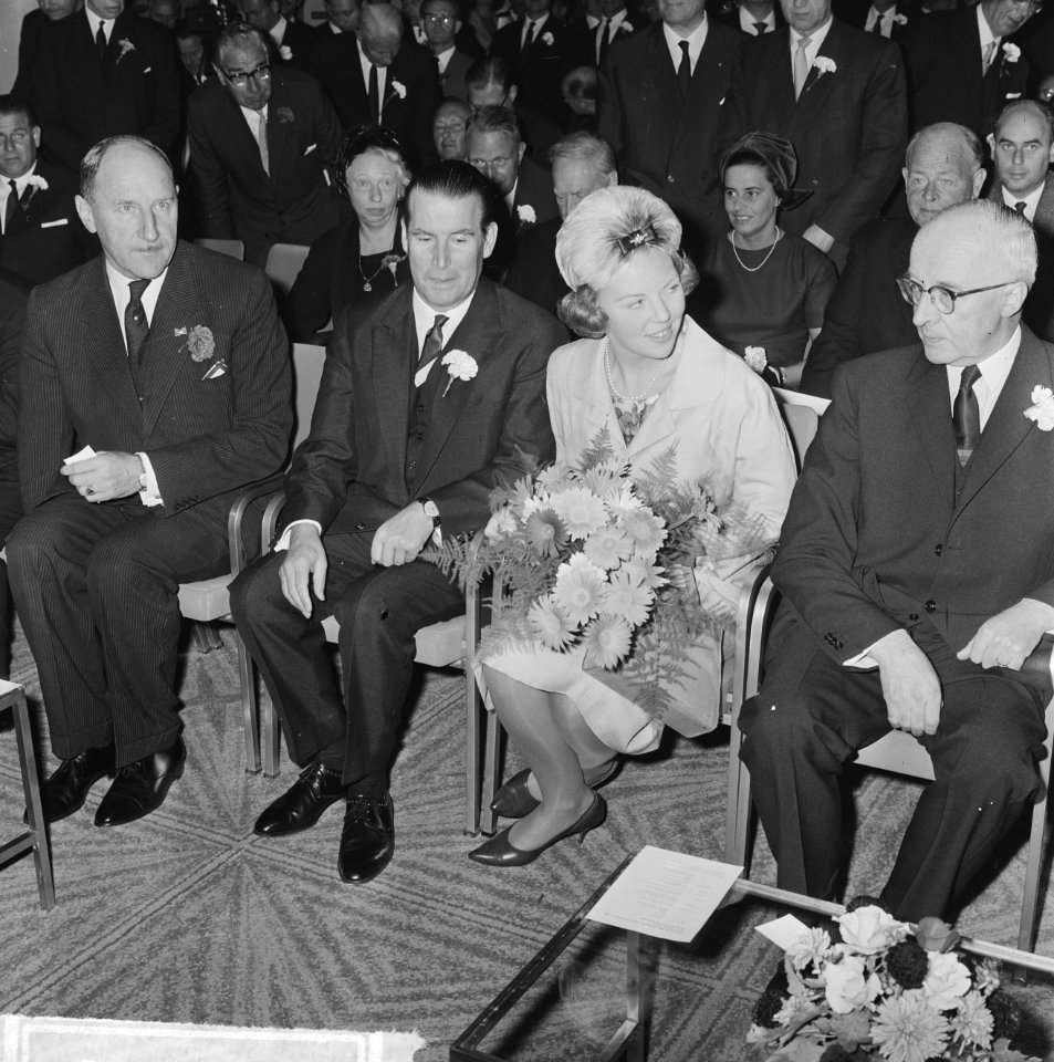 Duitse week in Rotterdam in Hiltonhotel geopend, Prinses Beatrix en dr G Schro, Bestanddeelnr 916-9019