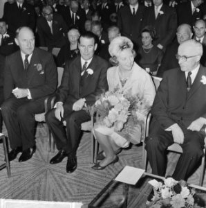 Duitse week in Rotterdam in Hiltonhotel geopend, Prinses Beatrix en dr G Schro, Bestanddeelnr 916-9019