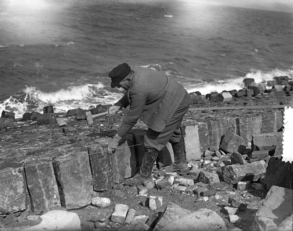 Duitse steenzetters werken op Afsluitdijk, Bestanddeelnr 905-6531