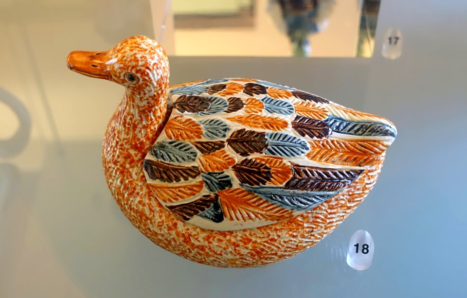 Duck, c. 1790-1860, faience with calcinated flint - Fábrica de Cavaquinho - Museu Nacional de Soares dos Reis - Porto, Portugal - DSC00416