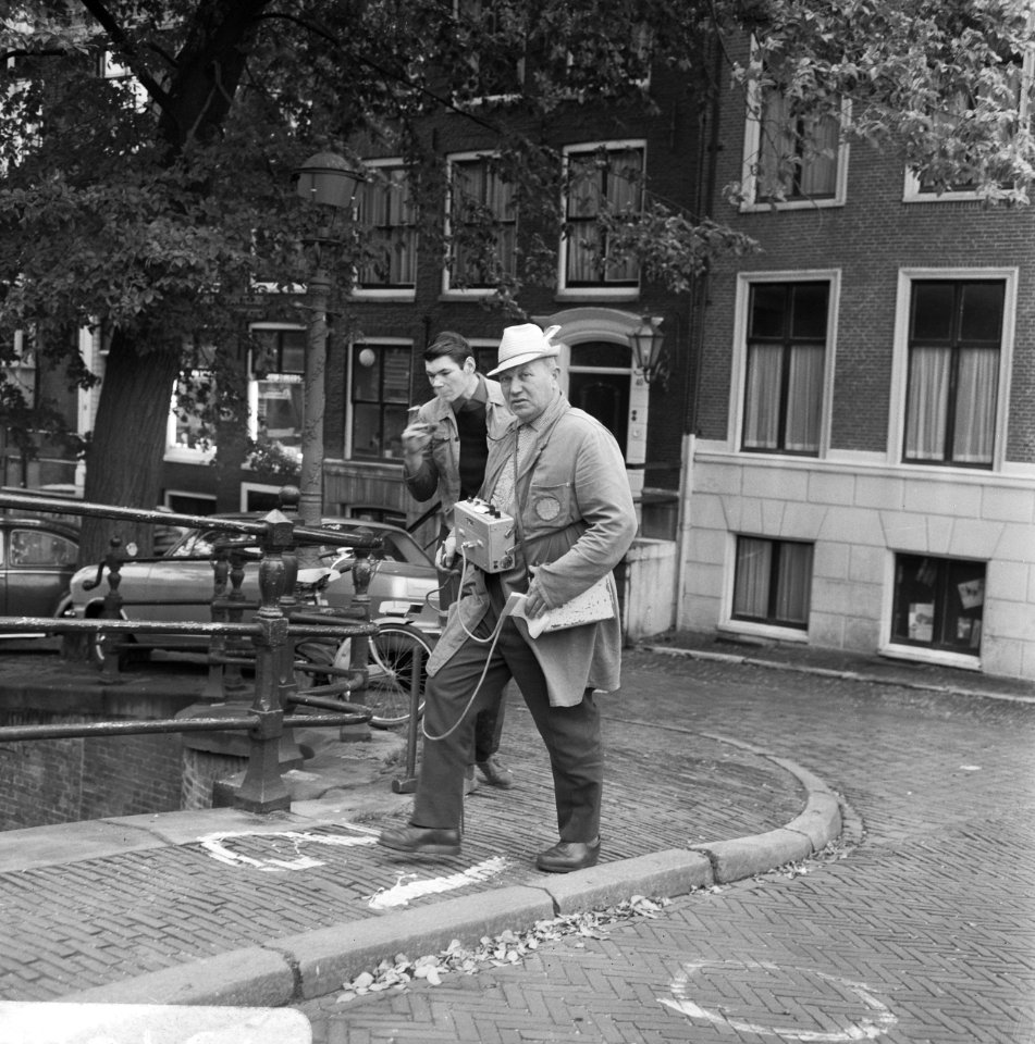 Duitsers boren gaatjes in Amsterdams wegdek, Bestanddeelnr 919-4062