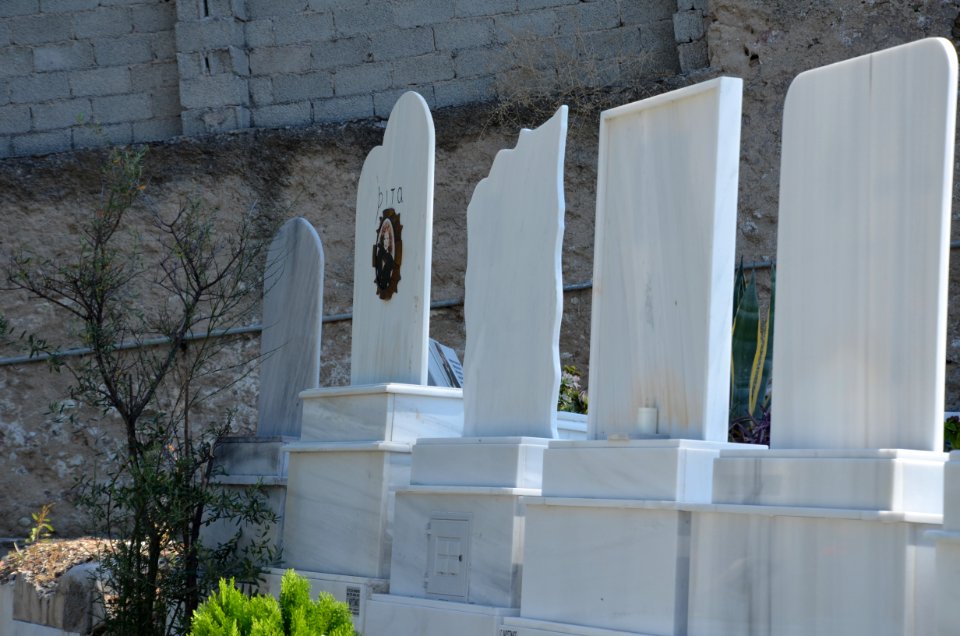 DSC-0013-rita-sakellariou-tomb-athens-first-cemetery
