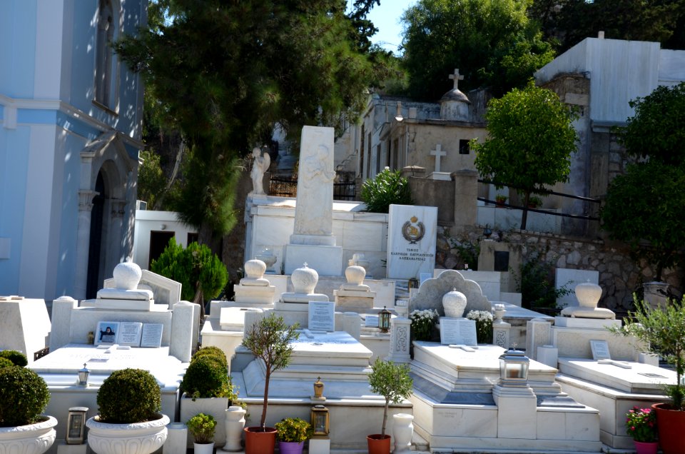 DSC-0035-orthodox-clergy-tombs-athens-august-2017