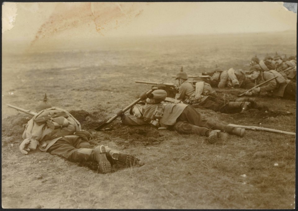 Duitse soldaten tijdens een oefening, Bestanddeelnr 158-1756