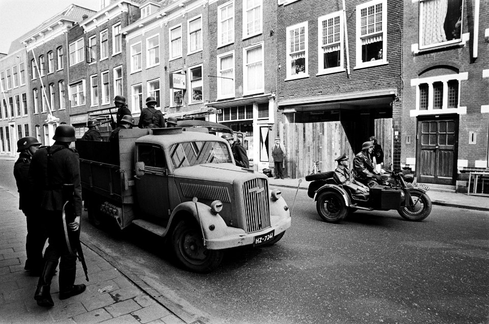 Duitse soldaten tijdens de bezetting in Leiden, Bestanddeelnr 930-2083
