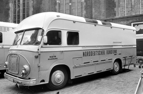 Duitse TV helpt bij huwelijk, wagen van NDR, Bestanddeelnr 918-8674