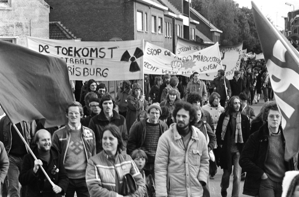 Duizenden mensen hebben in Belgische Mol zaterdag gedemonstreerd tegen kerncentr, Bestanddeelnr 931-1069
