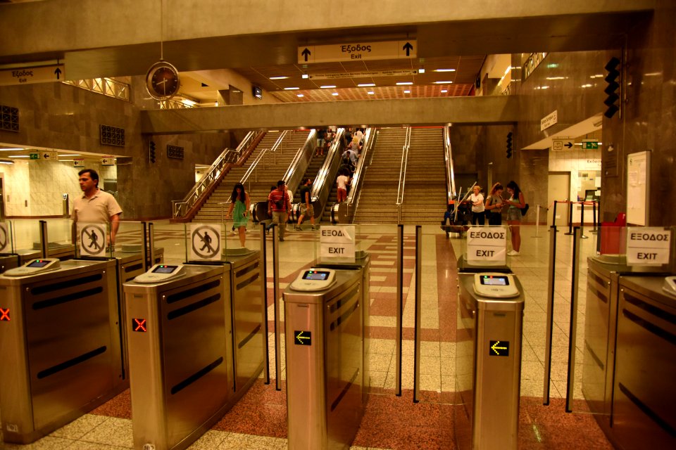 DSC 3160 syntagma metro station july 2018