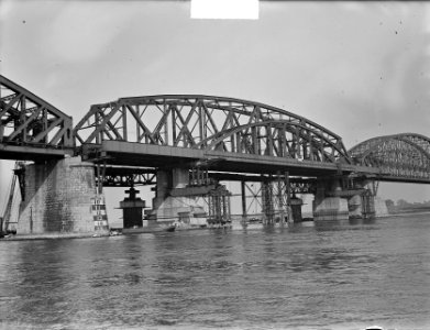 Dubbelspoor op spoorbrug over de Waal bij Nijmegen, Bestanddeelnr 904-2557