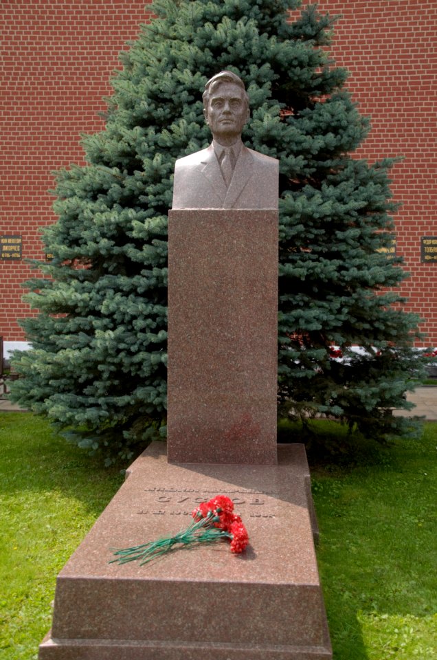 DSC-0094-kremlin-wall-necropolis-suslov-tomb-july-2016