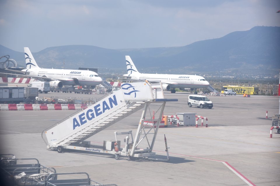 DSC 2789 athens airport aircraft aegean airlinesa