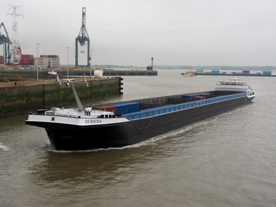 Duricha - ENI 02331474 entering Zandvlietsluis, Port of Antwerp pic1