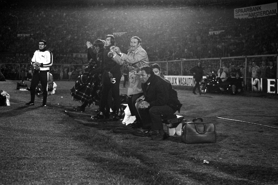 Dug-out van Ajax, rechts trainer Michels, Bestanddeelnr 924-5698