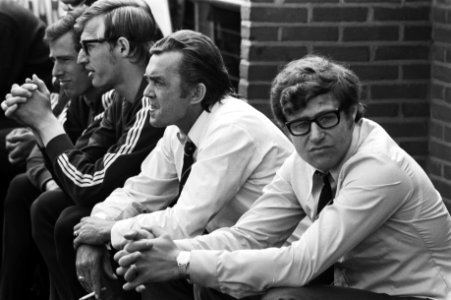 Dug-out van Feyenoord tijdens de wedstrijd tweede van r trainer Ernst Happel, Bestanddeelnr 924-5610