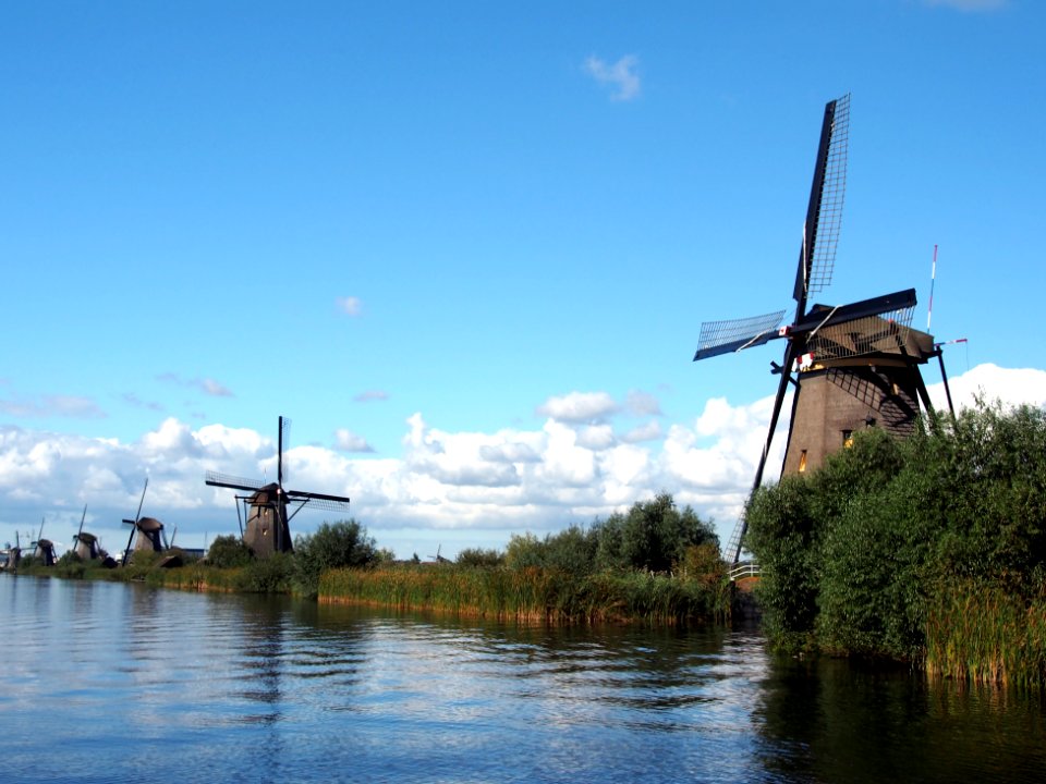 Dutch windmill at Kinderdijk pic28
