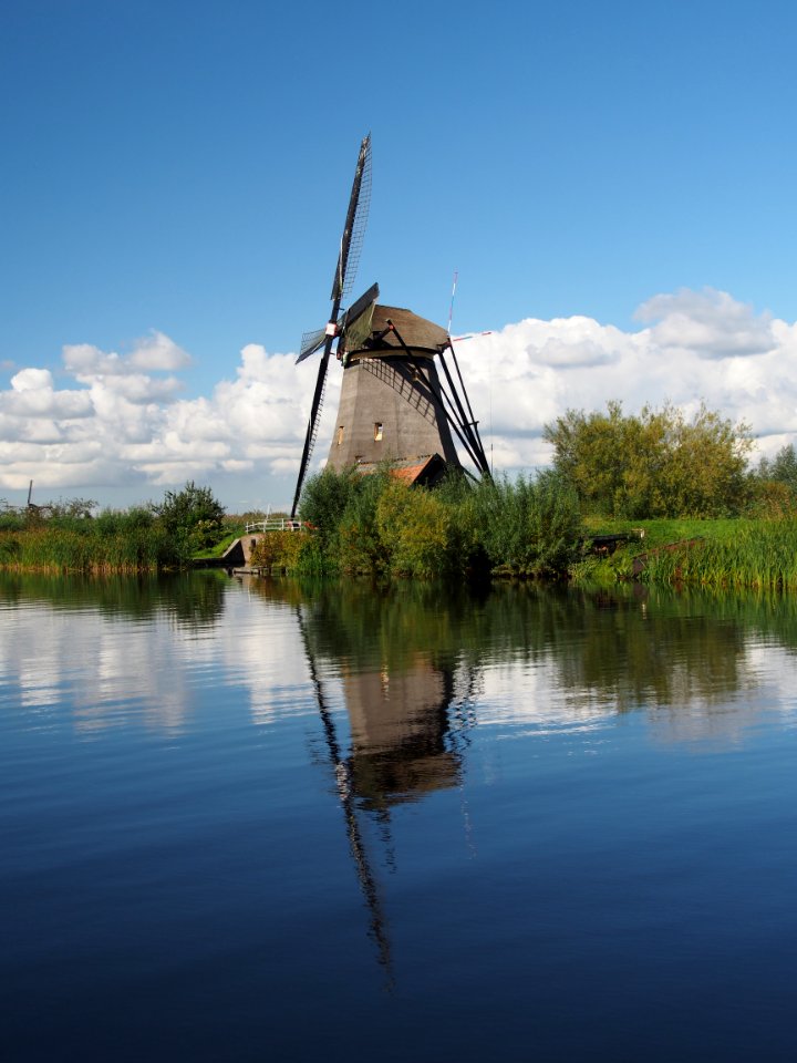 Dutch windmill at Kinderdijk pic33