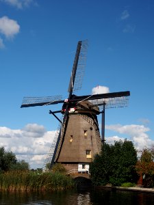Dutch windmill at Kinderdijk pic30