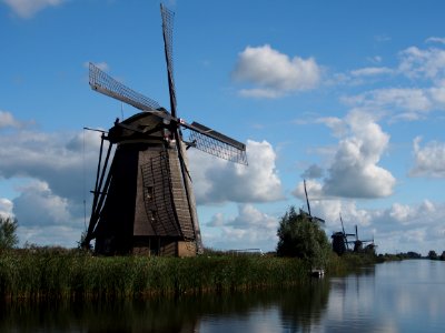 Dutch windmill at Kinderdijk pic12