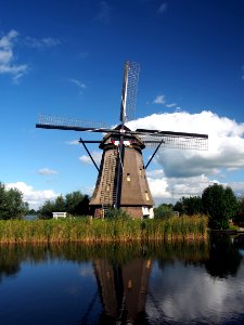 Dutch windmill at Kinderdijk pic24