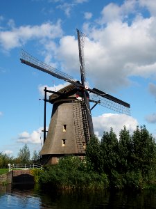 Dutch windmill at Kinderdijk pic49
