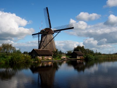 Dutch windmill at Kinderdijk pic21