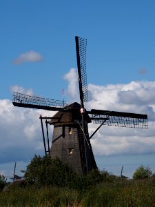 Dutch windmill at Kinderdijk pic52