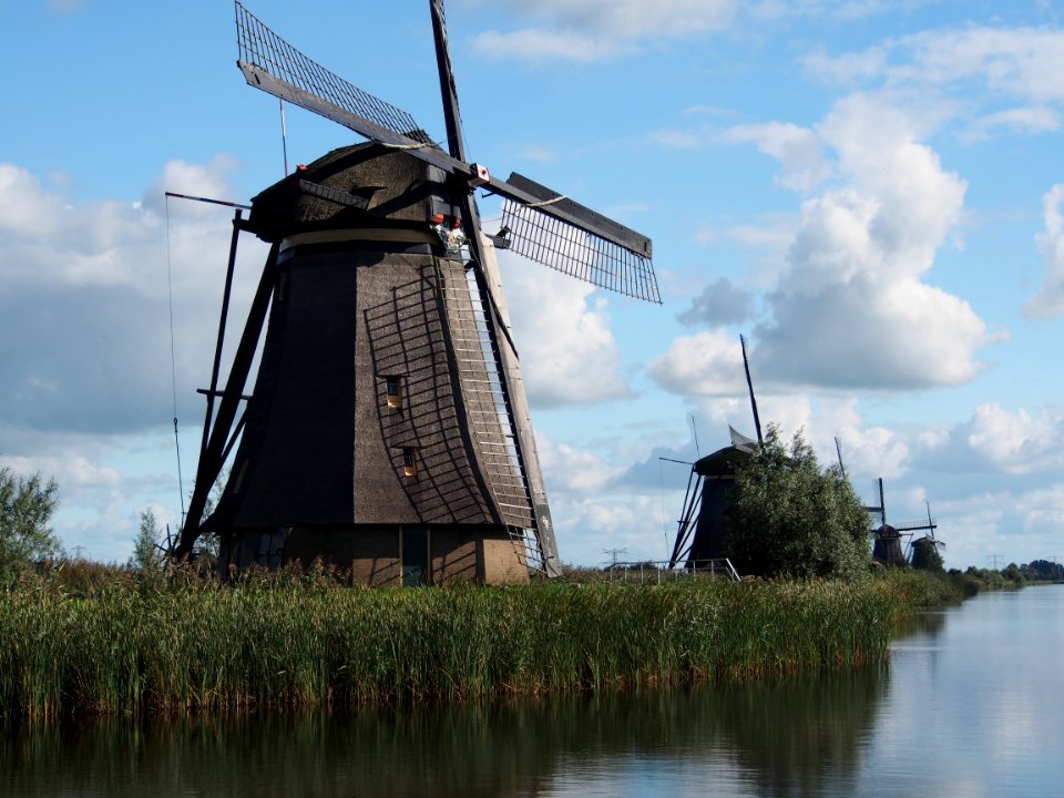 Dutch windmill at Kinderdijk pic11