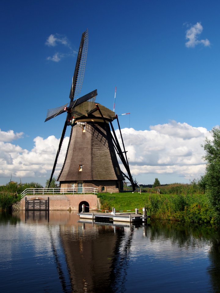Dutch windmill at Kinderdijk pic38