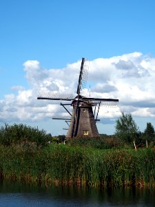 Dutch windmill at Kinderdijk pic15