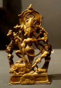Durga mahisasura mardini, India, Kulu-Kangra-Chamba regional, Himachal Pradesh, 14th-16th century AD, yellow metal - Linden-Museum - Stuttgart, Germany - DSC03825
