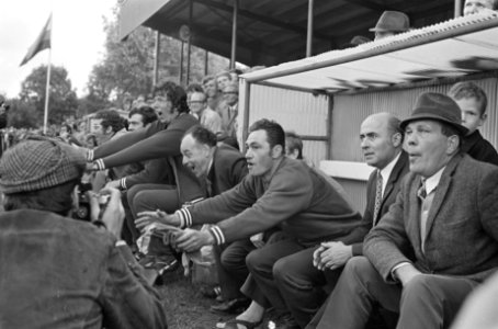 Dug-out tijdens de wedstrijd RVC - VV Caesar 0-1, Bestanddeelnr 924-6637
