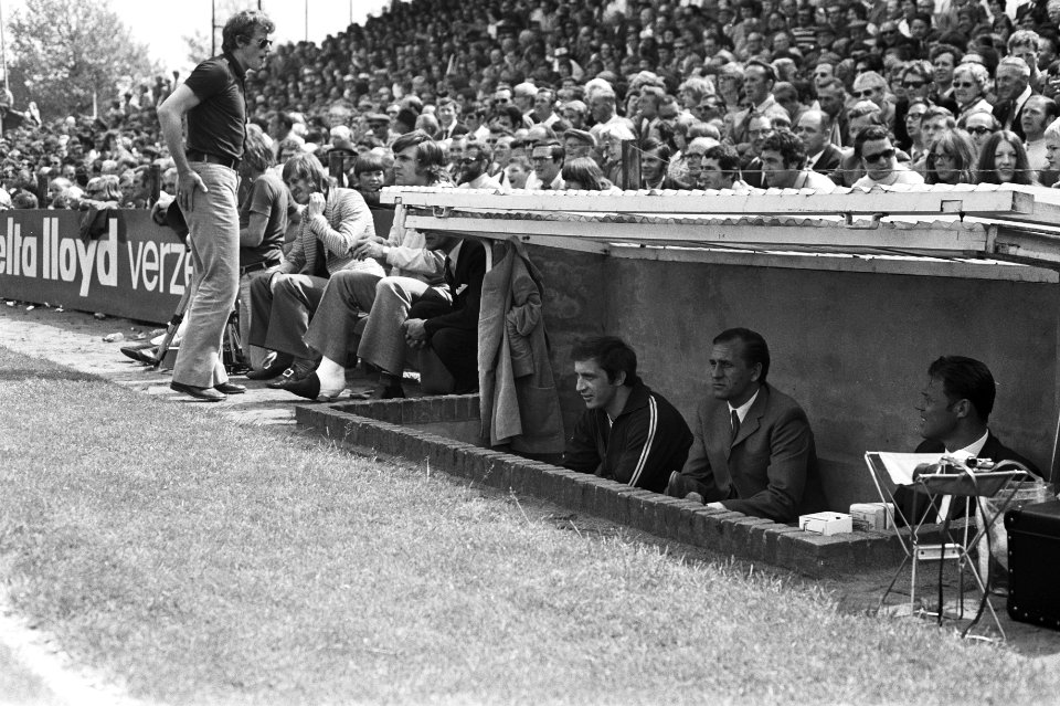 Dug-out van Ajax, Bestanddeelnr 924-6254 photo