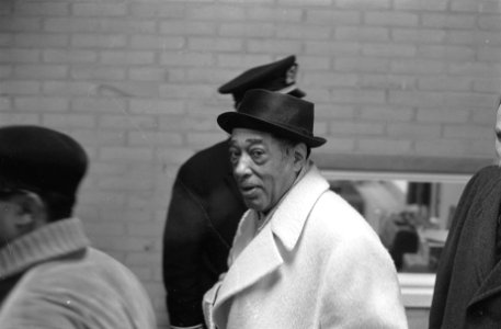 Duke Ellington op Schiphol voor optreden in Den Haag en Amsterdam, Bestanddeelnr 914-8257
