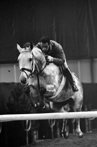 Duits kampioen Hans Gunther Winkl in aktie op Scheila, Bestanddeelnr 919-7052
