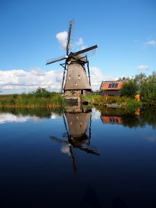 Dutch windmill at Kinderdijk pic34