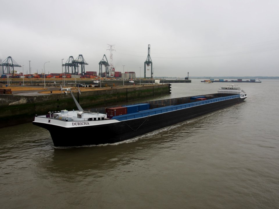 Duricha - ENI 02331474 entering Zandvlietsluis, Port of Antwerp pic2