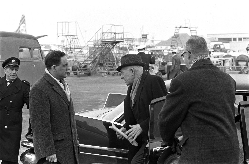 Duke Ellington op Schiphol voor optreden in Den Haag en Amsterdam, Bestanddeelnr 914-8258