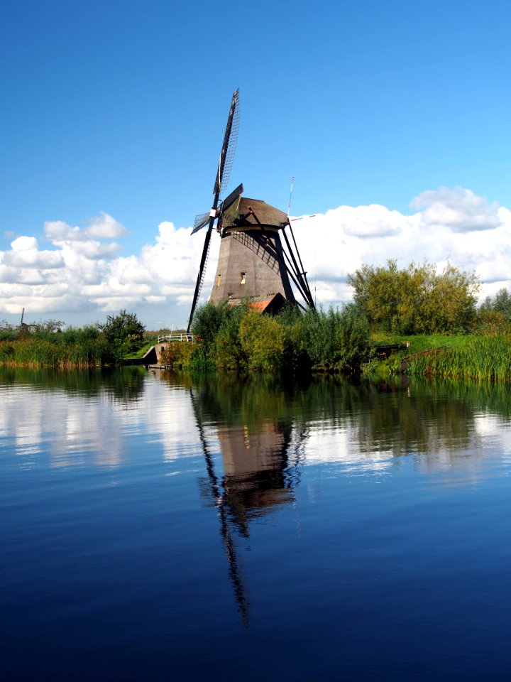 Dutch windmill at Kinderdijk pic32