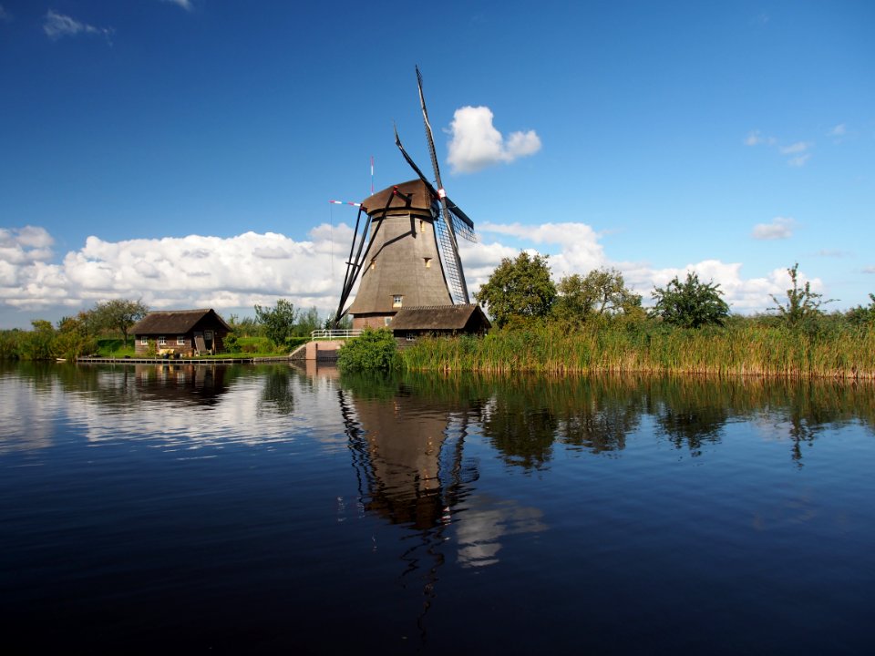 Dutch windmill at Kinderdijk pic31