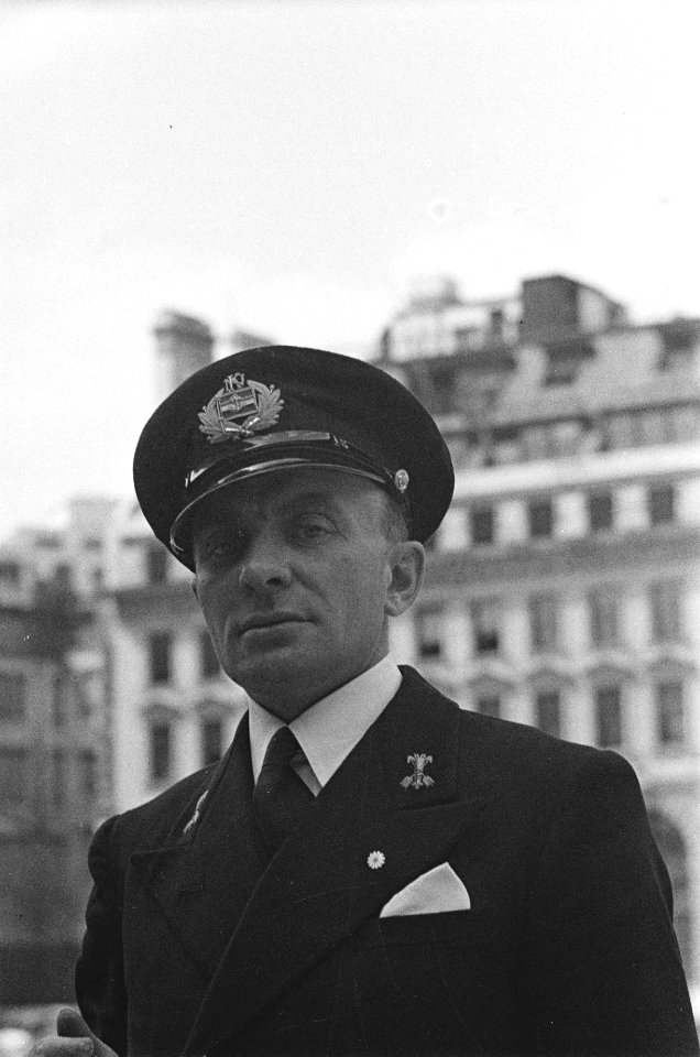 Dutch merchant seamen have been aiding the allied war effort on the seven seas. , Bestanddeelnr 935-2100