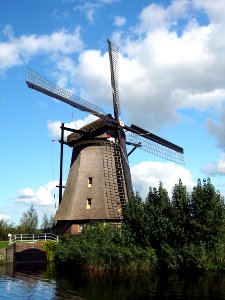 Dutch windmill at Kinderdijk pic50