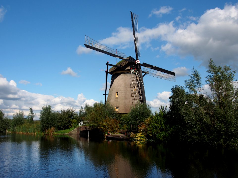 Dutch windmill at Kinderdijk pic48