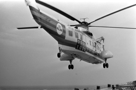 Duizendste beloodsing met helikopter van KLM Noordzee Helikopters, Bestanddeelnr 926-4213