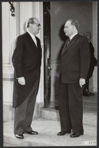 Duitse minister van Buitenlandse Zaken Heinrich von Brentano bezoekt Nederland. , Bestanddeelnr 077-1136