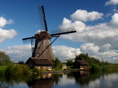 Dutch windmill at Kinderdijk pic20