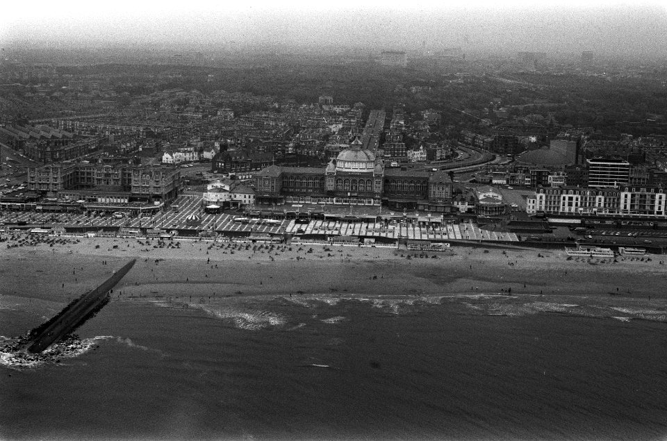 Duizendste beloodsing met helikopter van KLM Noordzee Helikopters, luchtopname v, Bestanddeelnr 926-4217