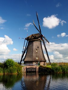Dutch windmill at Kinderdijk pic 7