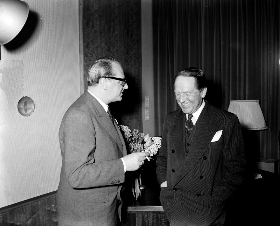 Duitse minister Von Brentano in ons land met mr JW Beijen (rechts), Bestanddeelnr 907-6295