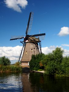 Dutch windmill at Kinderdijk pic29