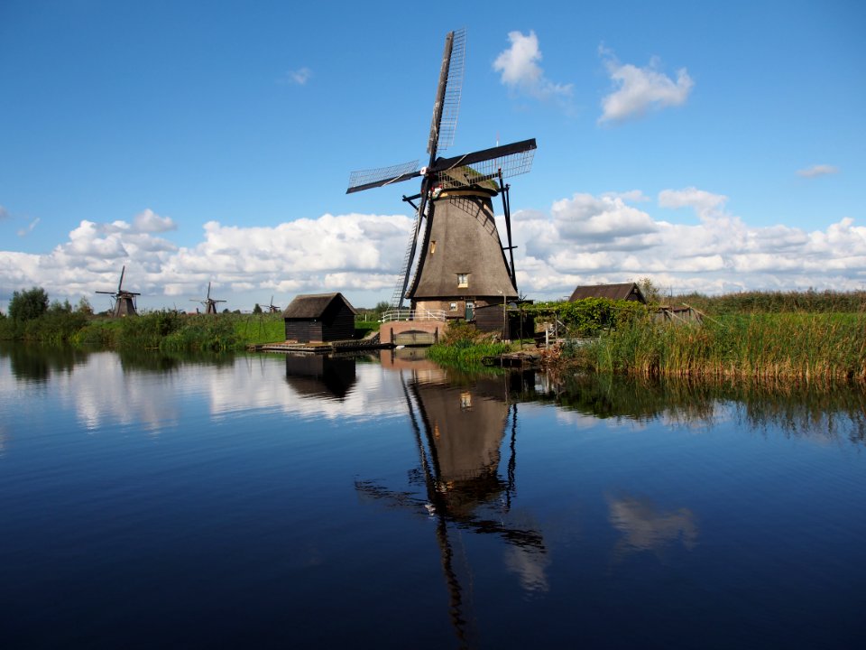 Dutch windmill at Kinderdijk pic37